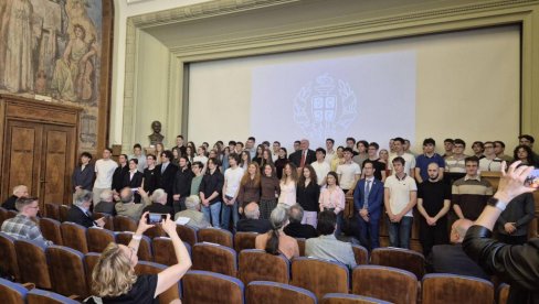 Jovana Milovanović na prijemu u SANU: Gimnazijalki iz Paraćina priznanje za međunarodni uspeh