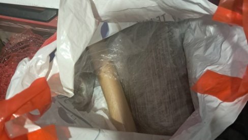 Pali prilikom primopredaje marihuane: Novosadska policija uhapsila dvojicu osumnjičenih za trgovinu narkoticima (FOTO)