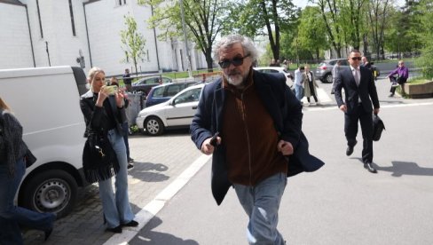 БРУКА: Погледајте како Кустурица бежи од новинара (ВИДЕО)