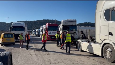  Policija neće dozvoliti nova okupljanja? Crnoj Gori završena još jedna blokada teretnog saobraćaja u blizini graničnih prelaza