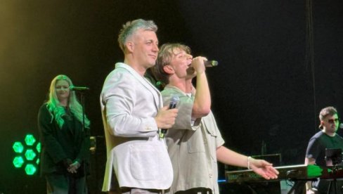 Obratio se publici posebnim rečima: Jakov Jozinović zapevao po peti put u Beogradu - Specijalni gost večeri Bojan Leksington (FOTO)