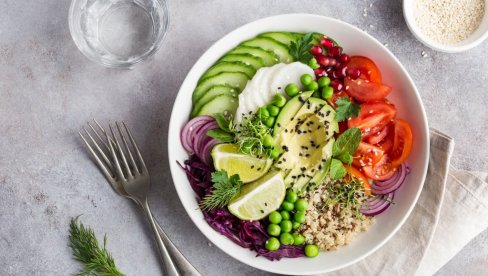 ИСХРАНОМ ПРОТИВ СТРЕСА: Бирајте намирнице које снижавају кортизол (ЈЕЛОВНИК)