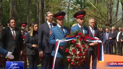 Vučić u Donjoj Gradini: Srbija odaje počast žrtvama Jasenovca (FOTO)
