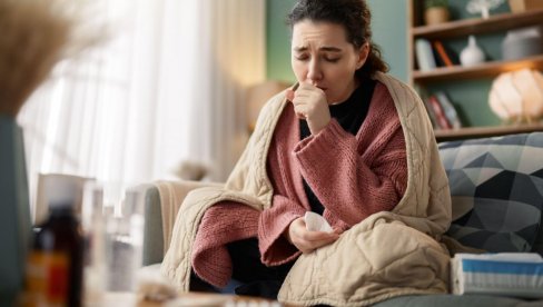 Бакин напитак за кашаљ: Природни рецепт од 2 састојка је спас