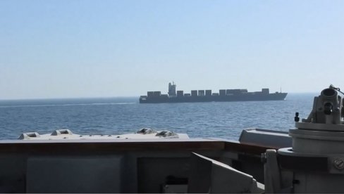 Amerikanci rešetali iranski brod: Razarač otvorio vatru na Tousku, marinci preuzeli kontrolu! (VIDEO)