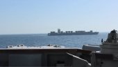 Pogledajte - Amerikanci rešetali iranski brod: Razarač otvorio vatru na Tousku, marinci preuzeli kontrolu! (VIDEO)