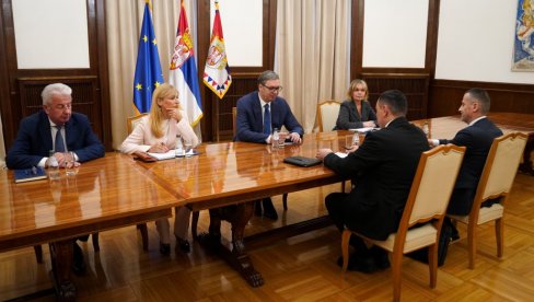 Завршене консултације Председника Србије са странкама: Вучић разговарао с Алтернативом за промене и Уједињеном сељачком странком