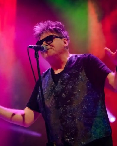 Srpska Atina pevala sa Crvenom jabukom: S proleća kultna grupa ide i na jug Srbije (FOTO)