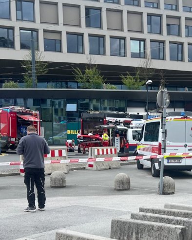 Ima mrtvih i stravičnoj saobraćajnoj nesreći: Trolejbus sleteo s puta i udario u prodavnicu