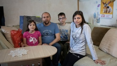 Stevanovići dobijaju svoju kuću: Samohrani otac i njegovo troje dece dočekali da se za njih četvoro privodi kraju izgradnja novog doma u Nišu