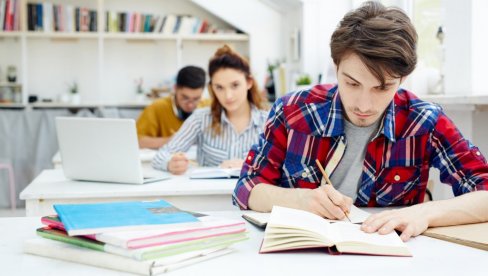 NOVE STUDIJE - NA ENGLESKOM: FON akreditovao Menadžment i organizaciju, kao i Informacione sisteme i tehnologije