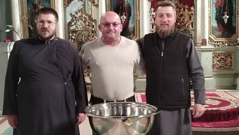 Krstionica na dar: Meštani Srpskog Itebeja pomažu i pravoslavnom hramu