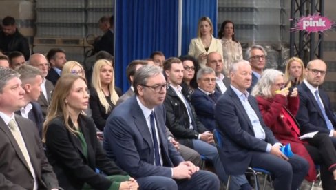 Vučić u Paraćinu: Predsednik na otvaranju pogona kompanije Vaider Srpska fabrika stakla (VIDEO)