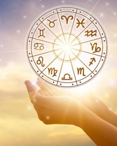 Detaljni vikend horoskop od 1. do 3. maja: Lavovi rade na tajnom projektu, dok bikovi treba da izađu iz zone komfora