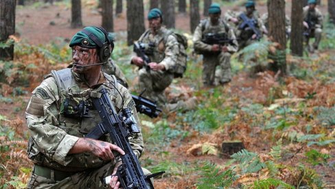БРИТАНЦИ ГУРАЈУ ПРСТ У ОКО ПУТИНУ: Дали смо оружје Украјини и наставићемо да им помажемо