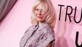 Памела Андерсон вратила стари тренд: Понела фризуру које су жене некада обожавале (фото)