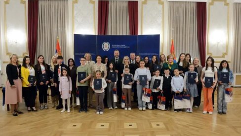 Uručene nagrade pobednicima konkursa Naš vojnik, naš heroj: Proglašeni najbolji đački radovi o srpskoj vojsci na Krfu