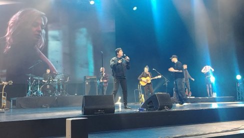 Četiri decenije muzičkog putovanja: Boris Novković održao veliki koncert povodom jubileja (FOTO)