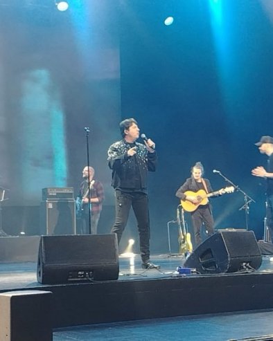 Четири деценије музичког путовања: Борис Новковић одржао велики концерт поводом јубилеја (ФОТО)