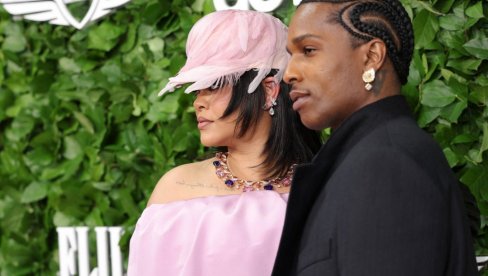 Rijana napokon pokazala ćerku: Beba u Dior pelenama, devojčica se rodila pre 7 meseci, već krasi naslovnu stranu