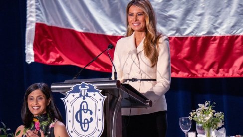 Melanija u sakou boje slonovače potvrdila da joj nema ravne: Detalj na struku promenio ceo stajling (foto)