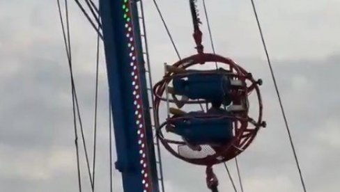 Deca ostala da vise na 90 metara visine nakon pucanja sajle: Drama u Španiji u zabavnom parku (VIDEO)