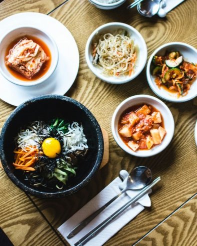 Принуђени да промене име: Шпански ланац ресторана “Мафија седи за столом”