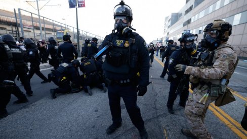 Када закон престане да важи: ИЦЕ супротно одлуци суда привео мајку и 5 деце