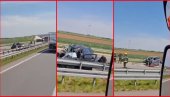 Samo par minuta pre nesreće stigla poruka vozačima: Upozorenje nije pomoglo, jeziv udes kod Rume odneo tri života (Video)