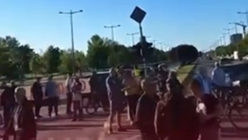 Блокада или празна раскрсница? Нова С броји стотине, а једва има шака јада људи