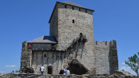 Први мај на Вршачким планинама: Идеално место за викенд бег у природу, излетишта спрема за туристе (ФОТО)