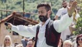 Milan Vasić u velikom prvomajskom intervjuu za Novosti: Moja misija je da pevam na i o Kosovu i Metohiji (FOTO)