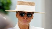 Melanija ispred Bele kuće sa šeširom koji je oličenje letnje eleancije: Ovako se doterala za ceremoniju u čast Čarlsa i Kamile (foto)
