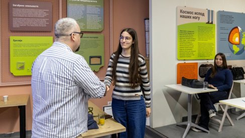 Naša Iskra na putu do zvezda: Učenica Matematičke gimnazije u timu koji će praviti satelit za istraživanje Meseca