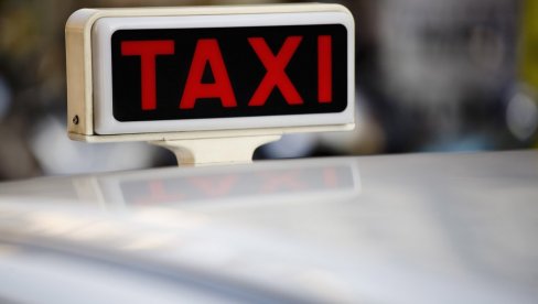 TAKSISTA ZAUSTAVLJEN NA AERODROMU FJUMUČINO: Sa 1,3 kilograma hašiša