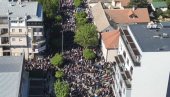 Величанствено: Више од 3 хиљаде људи дочекало Вучића испред Центра за дуално образовање у Панчеву! (Фото/Видео)