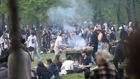 Kako Čačak tradicionalno slavi Prvi maj: Budilica i roštilj od ranog jutra