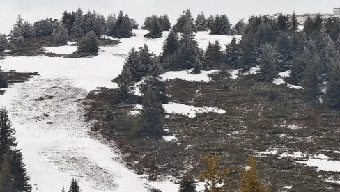SNEG I DALJE VEJE NA KOPAONIKU, FORMIRAO SE SNEŽNI POKRIVAČ Vreme u Srbiji: Mogući i pljuskovi snega sa grmljavinom
