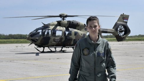 Helikopter ne zna da  li upravlja žena, ili muškarac: Potporučnik Jelena Stević, prva žena sa letačkim znakom po modelu VS za civile (FOTO)