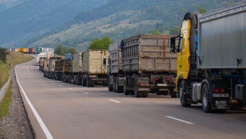 GUŽVE NA GRANICAMA: Teretna vozila čekaju i do sedam sati sa izlaz