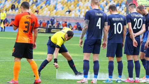 Bitka Davida i Golijata! Gde je nestao sudijski sprej koji su svi voleli? FIFA pokušala da uštedi, pa se obrukala