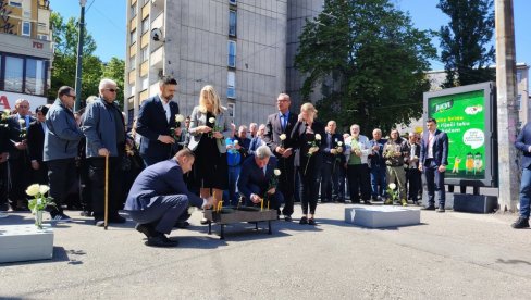 Одата почаст маскрираним војницима ЈНА у Доборовољачкој улици: Родбина жртава ни после 34 године не може без полицијске пратње