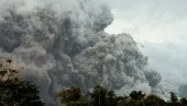 Hitno evakuisano više od 300 porodica! Gusti pepeo prekrio nebo, ljudi u panici (Foto/Video)