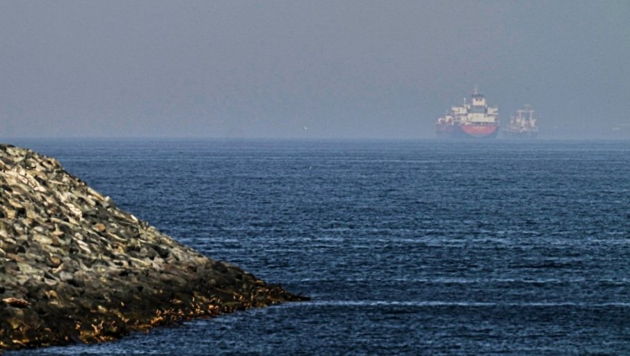 ИРАН УВОДИ КОНТРОЛУ ОРМУСКОГ МОРЕУЗА: Ниједан брод више не може да прође без дозволе Техерана