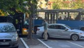 Pozivaju na odgovornost, a beže! Autobus blokadera Jaćimovića udario vozilo, pa pokušao da napusti lice mesta!