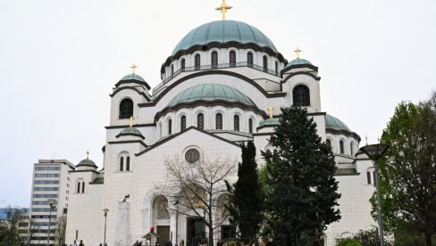 SRPSKI MANASTIRI OTVORILI SVOJE RIZNICE: Pogledajte šta su doneli pred Hram Svetog Save! (FOTO)