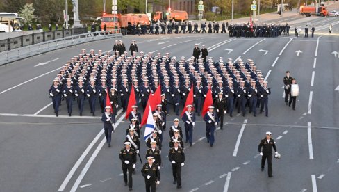 Ruski vojnici u stroju: Proba parade povodom Dana pobede u Moskvi /FOTO/