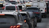 НЕКАДА СМЕ, А НЕКАДА - ЗАТВОРСКА КАЗНА: Која возила смете да претекнете преко пуне линије?