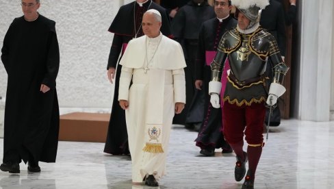 PAPA POZVAO BANKU TELEFONOMU: „Ja sam Papa“, a ona mu prekinula vezu