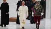 PAPA POZVAO BANKU TELEFONOMU: „Ja sam Papa“, a ona mu prekinula vezu